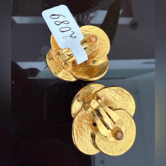 LOT 2089 24K gold plated CHANEL vintage vine grape clip on earrings - Picture 6 of 6
